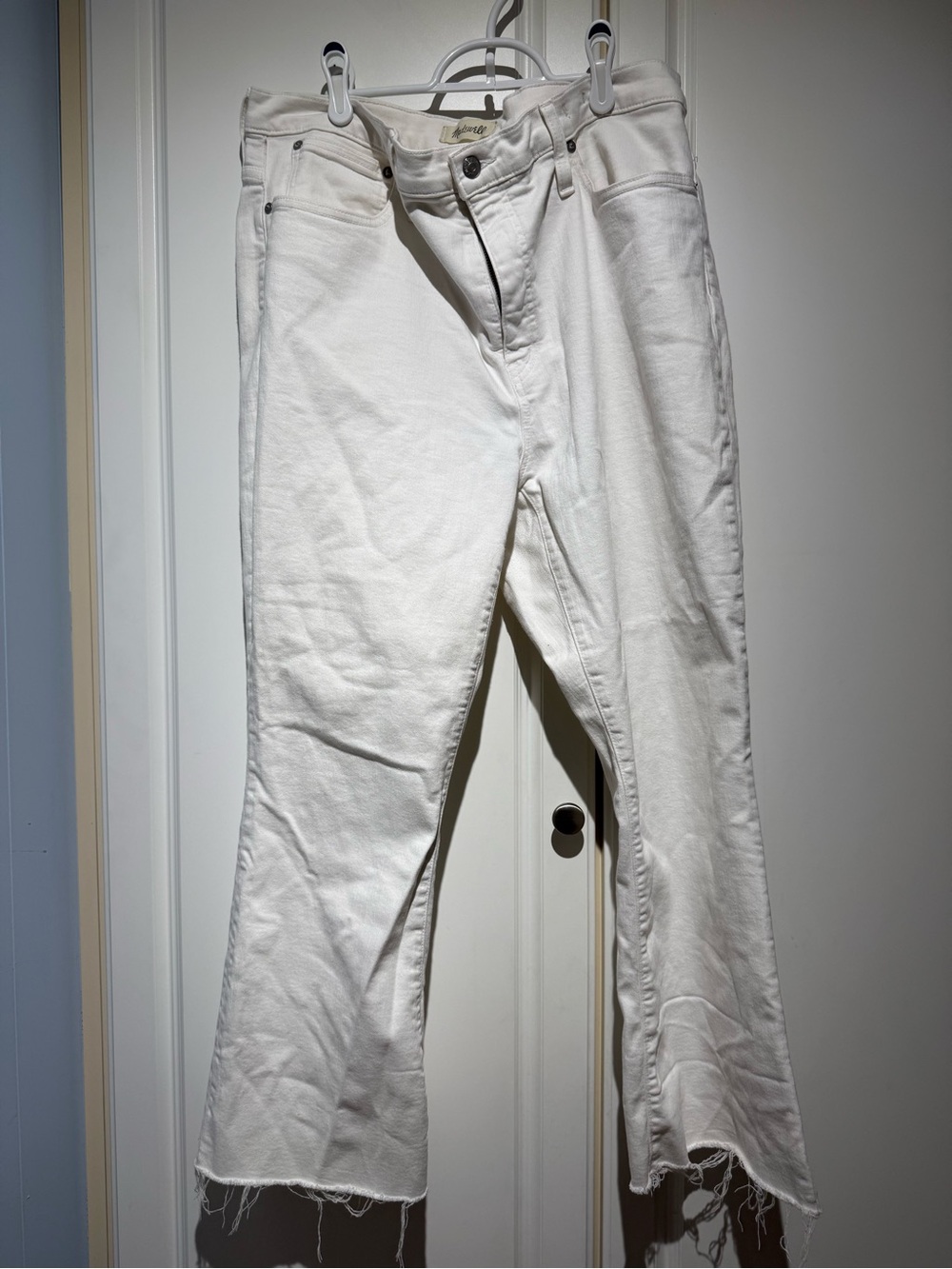 EUC Women’s Madewell White Cali Demi-Boot Jeans, size 33